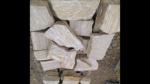 Kamenclub.ru: Песчаник пластушка желтый с рисунком (4-6 см)  купить в Костроме плитняк пластушка желтый с рисунком песчаник 9 000 руб/м3   фото КАМЕНЬ КЛУБ