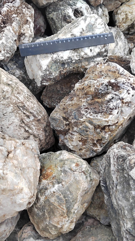 Kamenclub.ru: Кварцевый валунчик фр.100-300 мм.  купить в Костроме кварц белый, бежевый молочный рыжий крупный природный камень галечник 7850 руб/т   фото КАМЕНЬ КЛУБ