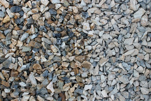 Kamenclub.ru: Мраморная крошка (щебень крошка медовый), фр. 10-20 мм.  купить в Костроме песчаник бежевый, серый каменная ландшафтная крошка  12000 руб/т   фото КАМЕНЬ КЛУБ