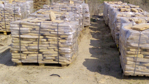 Kamenclub.ru: Песчаник пластушка галтованный желтый с рисунком (3 см)  купить в Костроме плитняк - пластушка желтый песчаник 21000 руб/м3   фото КАМЕНЬ КЛУБ