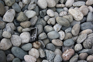 Kamenclub.ru: Галька речная окат (ассорти) фр. 50-100 мм. купить  в Костроме галька природная округлая серая белая черная серая коричневая синяя галька речная окатанная округлая 6200 руб/т   фото КАМЕНЬ КЛУБ