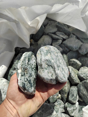 фото Галтованный жадеит (фр. 70-100 мм)  купить в Костроме в интернет-портале КАМЕНЬ КЛУБ