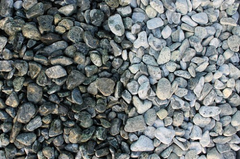 Kamenclub.ru: Щебень галтованный зеленый (змеевик) фр. 20-40 мм.  купить в Костроме мрамор зеленый, салатовый оголтованный щебень мраморный 12500 руб/т   фото КАМЕНЬ КЛУБ