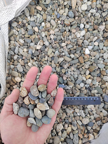 Kamenclub.ru: Галька речная окат (серая) фр.10-20 мм купить  в Костроме галька речная серая, серый, темно-серый, светло-серый, коричневый ландшафтная декоративная речная окатанная округлая галька 5000 руб/т   фото КАМЕНЬ КЛУБ