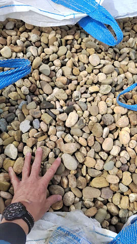 Kamenclub.ru: Галька речная окат рыжая фр. 20-40 мм. купить  в Костроме галька речная окатанная рыжая желтая серая округлая речная галька 5000 руб/т   фото КАМЕНЬ КЛУБ