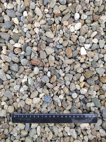 Kamenclub.ru: Галька речная окат (серая) фр.10-20 мм купить  в Костроме галька речная серая, серый, темно-серый, светло-серый, коричневый ландшафтная декоративная речная окатанная округлая галька 5000 руб/т   фото КАМЕНЬ КЛУБ