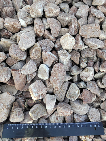 Kamenclub.ru: Мраморная крошка (щебень галтованный розовый) фр.20-40 мм.  купить в Костроме мрамор розовый, красный оголтованный округлый щебень  15000 руб/т   фото КАМЕНЬ КЛУБ
