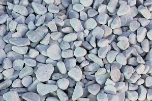 Kamenclub.ru: Мраморная крошка (щебень галтованный белый), фр.20-40 мм.  купить в Костроме мрамор белый бежевый молочный мраморный щебень декоративный 17000 руб/т   фото КАМЕНЬ КЛУБ