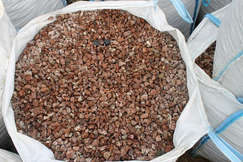 Kamenclub.ru: Мраморная крошка (щебень крошка розовый) фр. 10-20 мм.  купить в Костроме мрамор розовый, красный каменная декоративная крошка ландшафтная 11000 руб/т   фото КАМЕНЬ КЛУБ