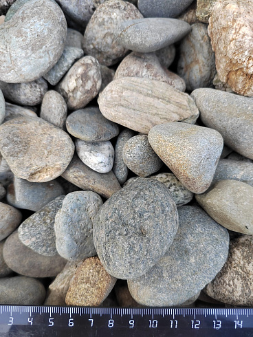 Kamenclub.ru: Галька речная окат (пестрая) фр. 20-40 мм. купить  в Костроме галька речная пестрая, серая, серые оттенки галька речная окатанная округлая 5000 руб/т   фото КАМЕНЬ КЛУБ