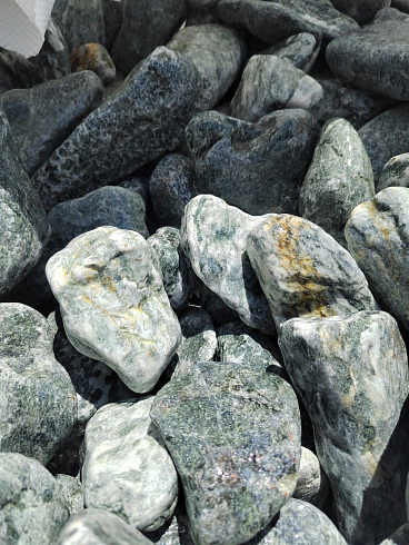 фото Галтованный жадеит (фр. 70-100 мм)  купить в Костроме в интернет-портале КАМЕНЬ КЛУБ