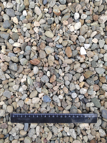 Kamenclub.ru: Галька речная окат (серая) фр.10-20 мм купить  в Костроме галька речная серая, серый, темно-серый, светло-серый, коричневый ландшафтная декоративная речная окатанная округлая галька 5000 руб/т   фото КАМЕНЬ КЛУБ