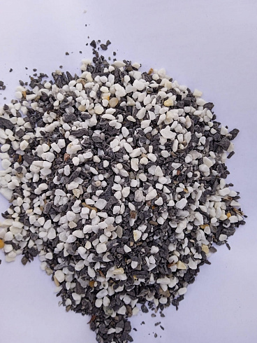 Kamenclub.ru: Мраморная крошка (щебень галтованный микс:белый-черный-розовый-медовый) фр.5-10 мм.  купить в Костроме мрамор белый, медовый, черный, розовый мраморный галтованный щебень декоративный ландшафтный 15500 руб/т   фото КАМЕНЬ КЛУБ