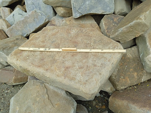 Kamenclub.ru: Песчаник для мощения дорожек, площадок, парковок ( фр 5-10 см)  купить в Костроме песчаник  серый желтый коричневый рыжий песчаник оголтованный окатанный 6500 руб/т   фото КАМЕНЬ КЛУБ