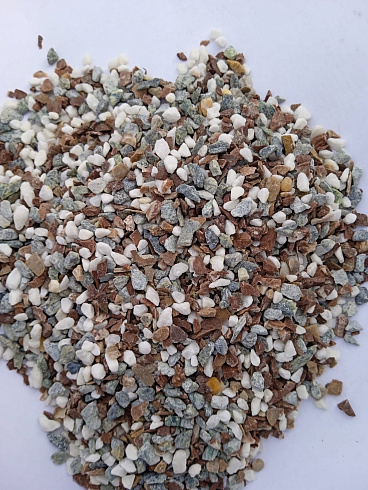 Kamenclub.ru: Мраморная крошка (щебень галтованный микс:белый-черный-розовый-медовый) фр.5-10 мм.  купить в Костроме мрамор белый, медовый, черный, розовый мраморный галтованный щебень декоративный ландшафтный 15500 руб/т   фото КАМЕНЬ КЛУБ