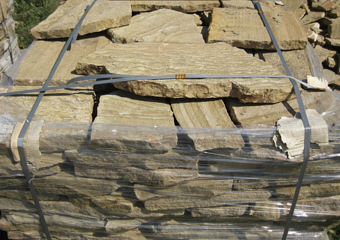 Kamenclub.ru: Песчаник пластушка желтый с рисунком (3 см)  купить в Костроме песчаник желтый с рисунком, рыжий, желтый песчаник пластушка ландшафтная рваная 8 500 руб/м3   фото КАМЕНЬ КЛУБ