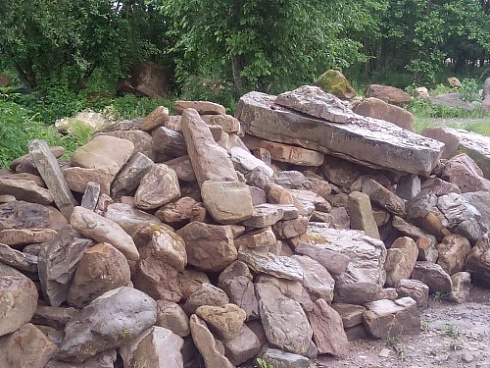 Kamenclub.ru: Песчаник декоративный ландшафтный (фр. 300-500 мм)  купить в Костроме песчаник желтый рыжий серый зеленый валун речной окатанный природный песчаника 4 500 руб/т   фото КАМЕНЬ КЛУБ