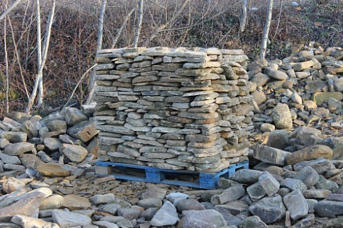 Kamenclub.ru: Песчаник колотый для облицовки (фр. 2-3 см)  купить в Костроме песчаник бежевый серый рыжий песчаник строительный 5000 руб/т   фото КАМЕНЬ КЛУБ