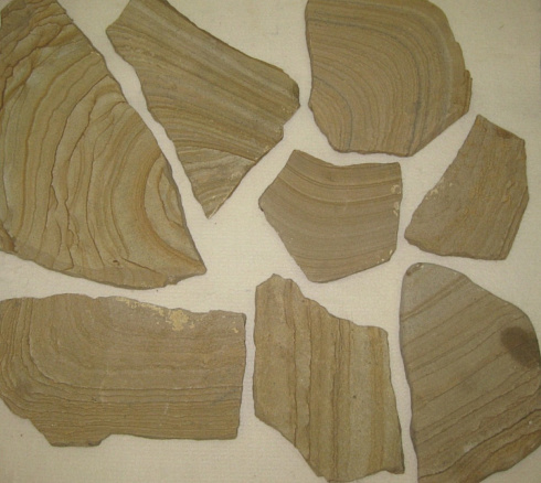 Kamenclub.ru: Песчаник пластушка желтый с разводом под дерево (2 см)  купить в Костроме плитняк желтый с разводами, желтый, рыжий, серый песчаник пластушка рваная ландшафтная 11 000 руб/м3   фото КАМЕНЬ КЛУБ