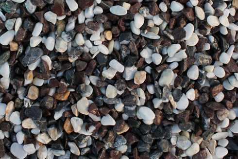 Kamenclub.ru: Мраморная крошка (щебень крошка микс : белый-черный-розовый) фр. 5-10 мм.  купить в Костроме мрамор белый, черный, розовый, разноцветный микс декоративная мраморная каменная крошка 12000 руб/т   фото КАМЕНЬ КЛУБ