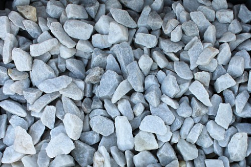 Kamenclub.ru: Мраморная крошка, щебень, цвет-белый,  фр. 20-40 мм.  купить в Костроме мрамор белый молочный слоновая кость айвори  мраморная крошка ландшафтная 12000 руб/т   фото КАМЕНЬ КЛУБ