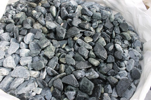 Kamenclub.ru: Щебень галтованный зеленый (змеевик) фр. 50-100 мм.  купить в Костроме галтовка мраморная зеленый, салатовый мрамор 12 500 руб/т   фото КАМЕНЬ КЛУБ