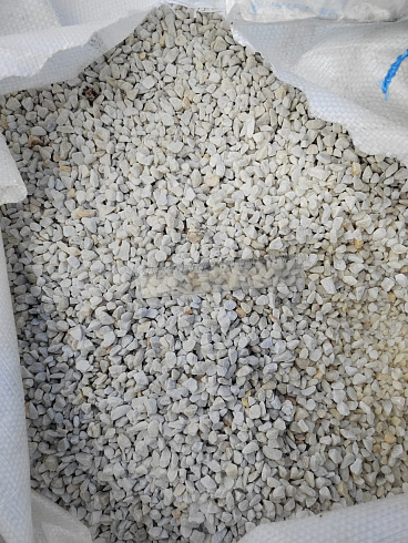 Kamenclub.ru: Мраморная крошка, щебень, цвет-белый, фр. 5-10 мм.  купить в Костроме мрамор белый, айвори, молочный мраморная каменная крошка ландшафтная 12000 руб/т   фото КАМЕНЬ КЛУБ