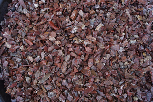 Kamenclub.ru: Щебень крошка красный (ЯШМА) фр. 5-10 мм.  купить в Костроме крошка каменная яшмы красный, бордовый, темно-красный декоративная крошка ландшафтная каменная яшмоидная 8500 руб/т   фото КАМЕНЬ КЛУБ