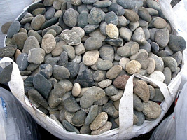 Kamenclub.ru: Галька речная плоская (ассорти) фр. 100-200-300 мм купить в Костроме галька галечник природный серый, белый темно-серый синий рыжий светло-серый природная галька плоская крупная 8000 руб/т   фото КАМЕНЬ КЛУБ
