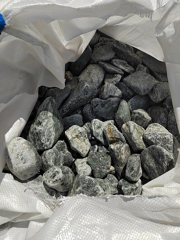 фото Галтованный жадеит (фр. 70-100 мм)  купить в Костроме в интернет-портале КАМЕНЬ КЛУБ