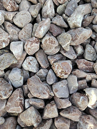 Kamenclub.ru: Мраморная крошка (щебень галтованный розовый) фр.10-20 мм.  купить в Костроме мрамор розовый, красный ландшафтный декоративный окатанный округлый щебень 15000 руб/т   фото КАМЕНЬ КЛУБ