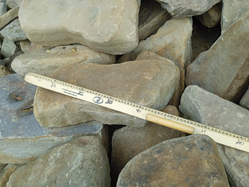 Kamenclub.ru: Песчаник для мощения дорожек, площадок, парковок ( фр 5-10 см)  купить в Костроме песчаник  серый желтый коричневый рыжий песчаник оголтованный окатанный 6500 руб/т   фото КАМЕНЬ КЛУБ