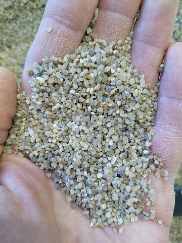 Кварцевый песок для водоподготовки фр. 1,6-3 мм.  купить в Костроме фото Камень Клуб