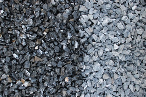 Kamenclub.ru: Щебень крошка черный (мрамор) фр. 10-20 мм.  купить в Костроме мрамор черный с белыми прожилками, черный, белый каменная ландшафтная декоративная крошка щебня 11000 руб/т   фото КАМЕНЬ КЛУБ