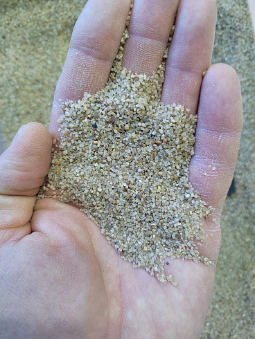 Кварцевый песок для площадок фр. 0,6-1,2 мм.  купить в Костроме фото Камень Клуб