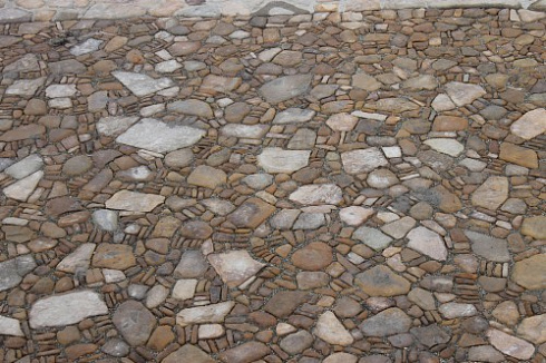 Kamenclub.ru: Песчаник для мощения дорожек, площадок, парковок ( фр 5-10 см)  купить в Костроме песчаник  серый желтый коричневый рыжий песчаник оголтованный окатанный 6500 руб/т   фото КАМЕНЬ КЛУБ