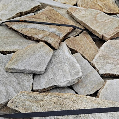 Kamenclub.ru: Песчаник пластушка галтованный желтый с рисунком (3 см)  купить в Костроме плитняк - пластушка желтый песчаник 21000 руб/м3   фото КАМЕНЬ КЛУБ