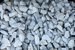 Kamenclub.ru: Мраморная крошка, щебень, цвет-белый, фр. 40-70 мм.  купить в Костроме мрамор белый молочный айвори мраморный каменный декоративный  12000 руб/т   фото КАМЕНЬ КЛУБ