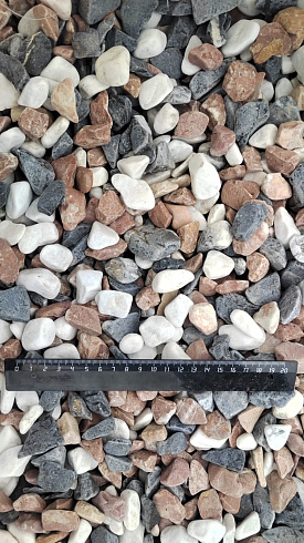 Kamenclub.ru: Мраморная крошка (щебень галтованный микс:белый-зеленый-розовый) фр.20-40 мм.  купить в Костроме мрамор белый, зеленый, розовый мрамор декоративный (галтовка) 15500 руб/т   фото КАМЕНЬ КЛУБ